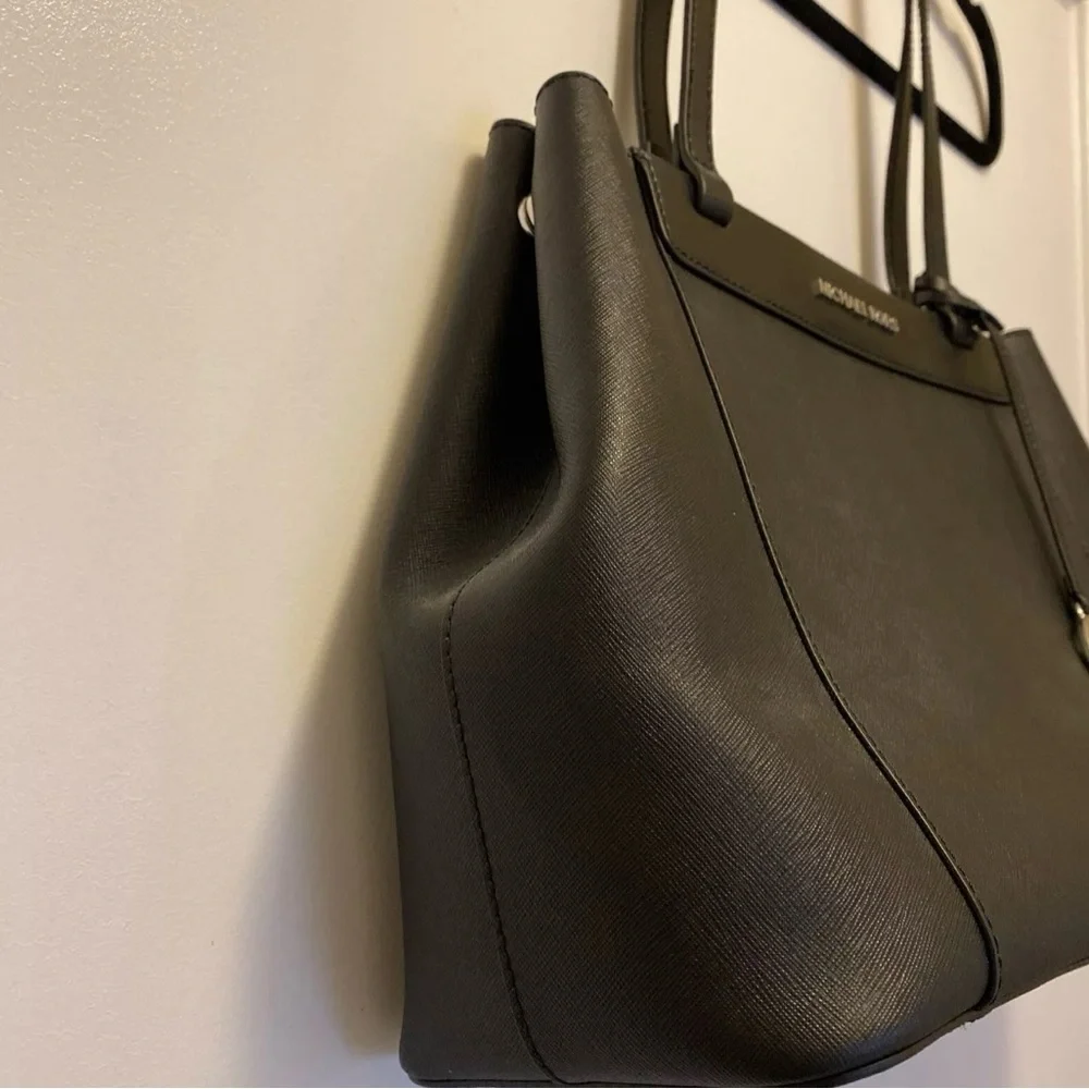 Michael Kors Black Tote Bag - Picture 2 of 11
